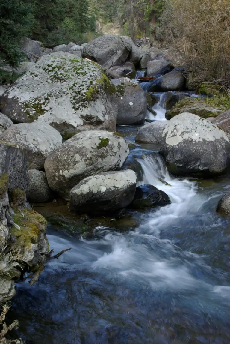 how are sedimentary rocks formed in economic industries