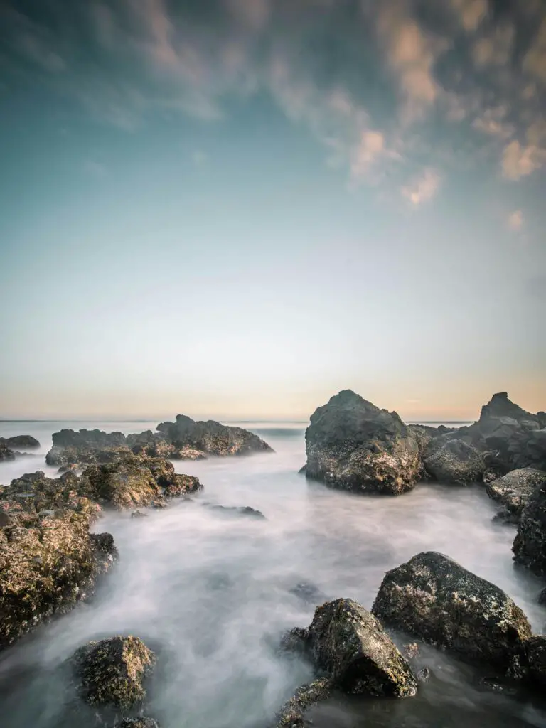 how do sedimentary rocks become igneous rocks at the seashore