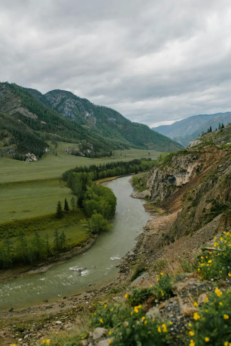 how do sedimentary rocks change with the narrow river flowing through mountainous valley